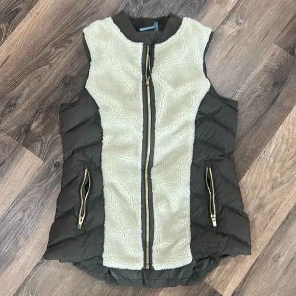 Athleta Responsible Down Tundra Sherpa Puffer Vest Womens Size Medium - Picture 2 of 14